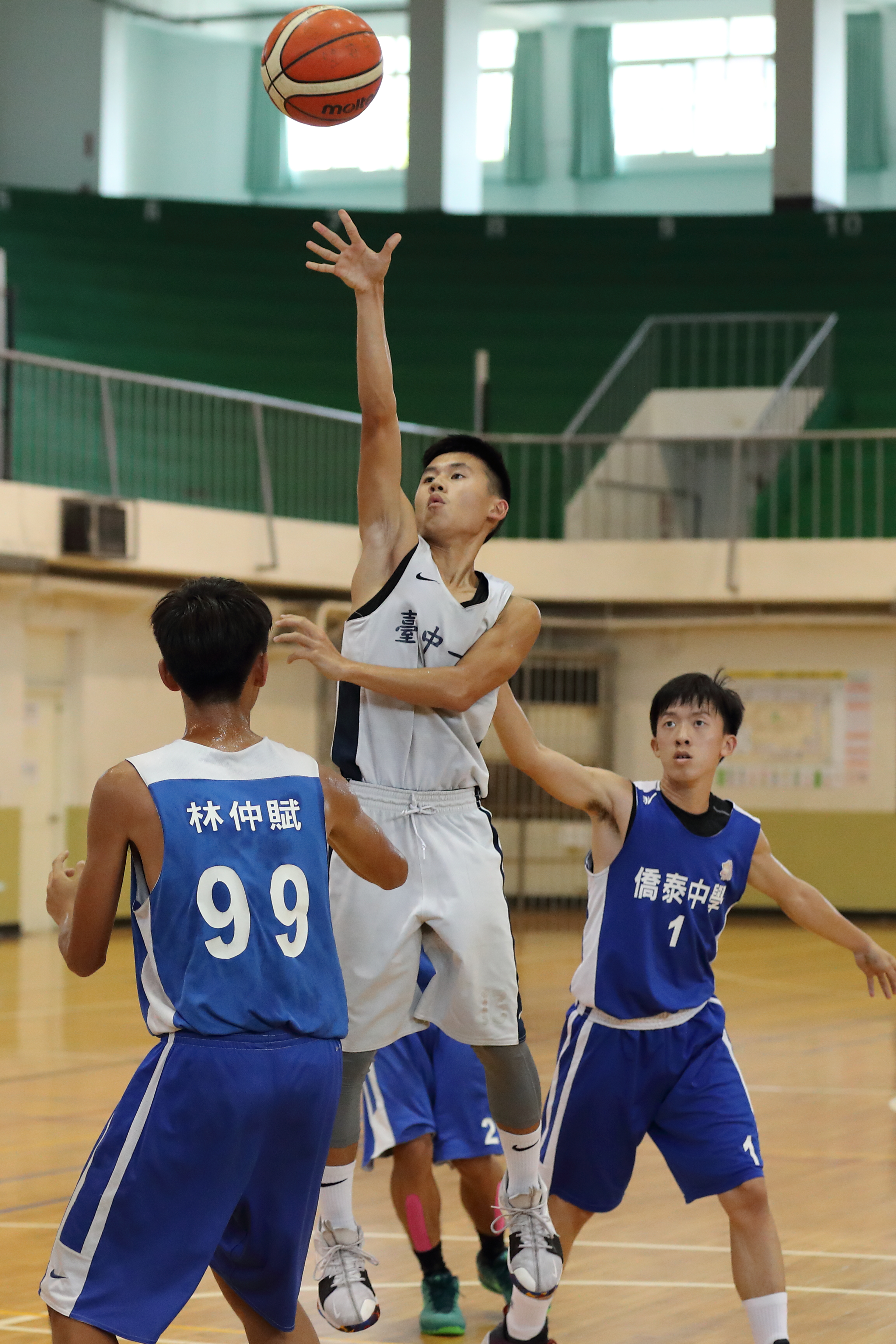 High School Basketball Team Photo 1