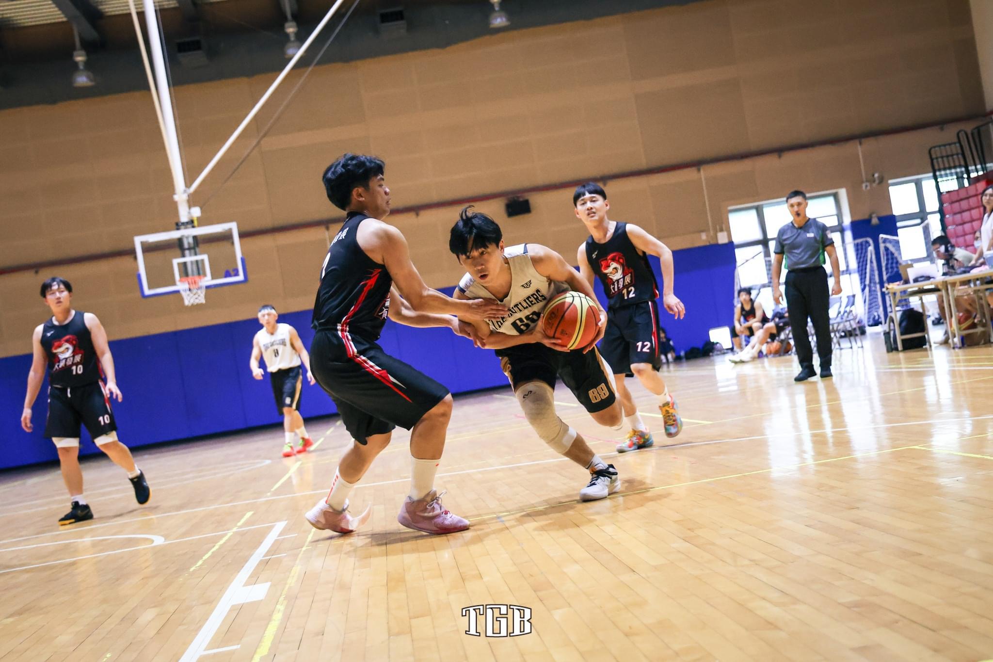 outlier Basketball Team Photo 5