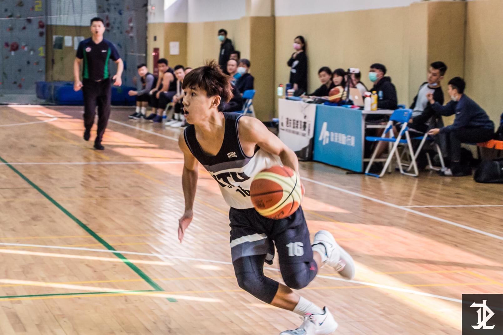 School Basketball Team Photo 1